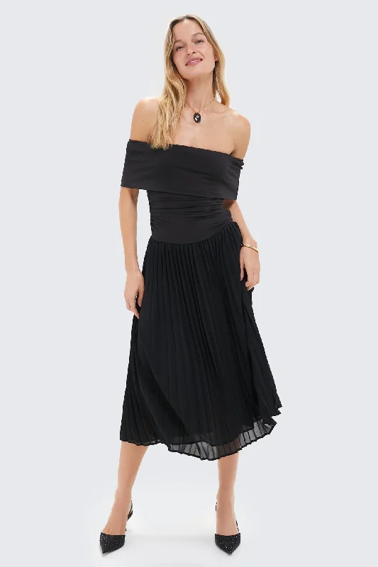 Unleash Your Trend Driven Style Sophisticated Cut Black Lianna Maxi Dress