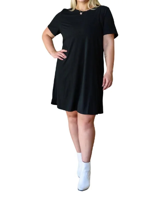 Statement Fashion Offers Soft Textures Come Over Now T-Shirt Dress In Black