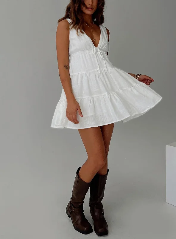 Quick Grab Deals Seasonal Trend Dipsie Mini Dress White