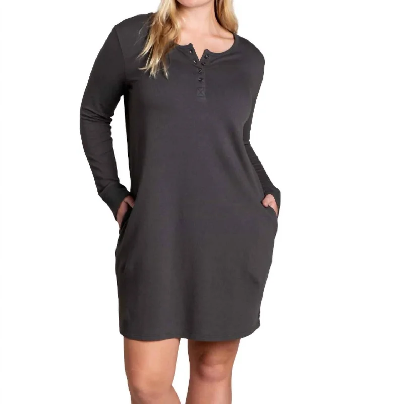 Casual Fashion Bold Silhouette Ponderosa Long Sleeve Dress In Soot