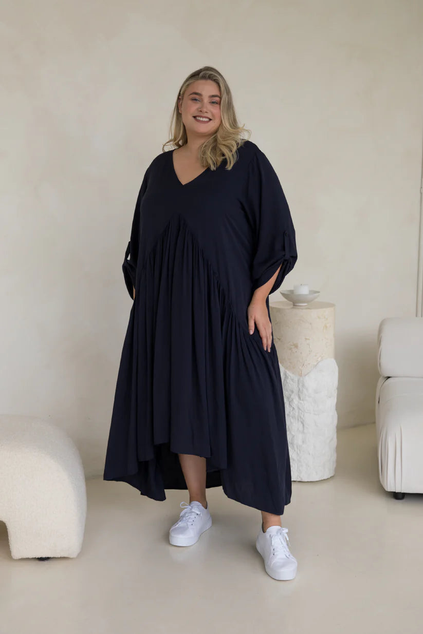 Laid-Back Fashion Offers Modern Romance Peak Maxi Curve Long Sleeve