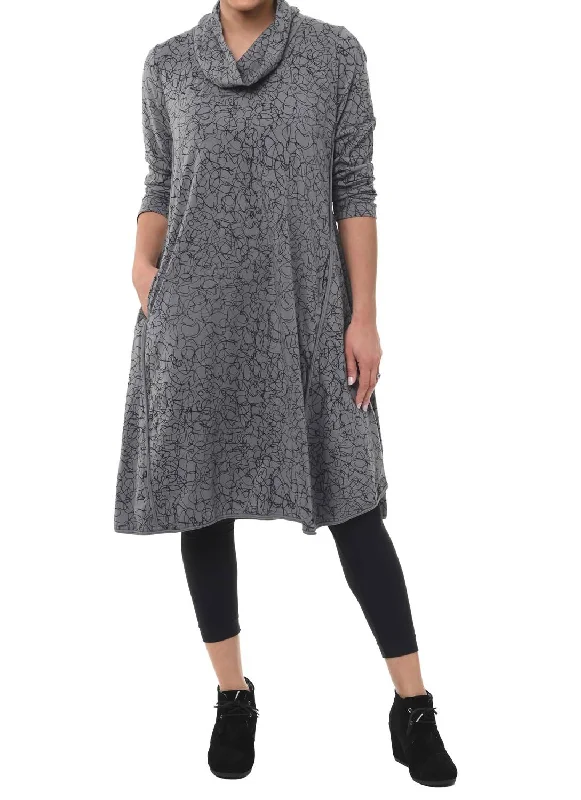 Fashion Essentials Effortless Style Long Sleeve Long Dress In Canyon Squiggle